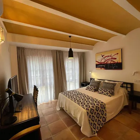Alahuar Hotel 4*